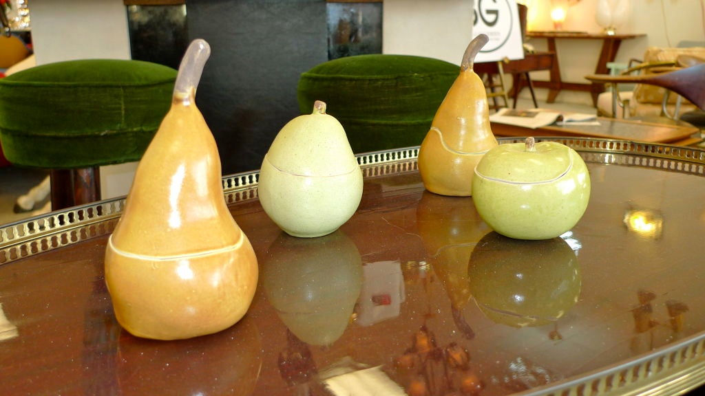 Milieu du XXe siècle Collection de 4 fruits en céramique d'Eisen Arts en vente