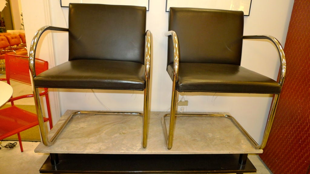 Pareja de sillas Mies van der Rohe Tubular Chrome Brno de Knoll Bauhaus en venta