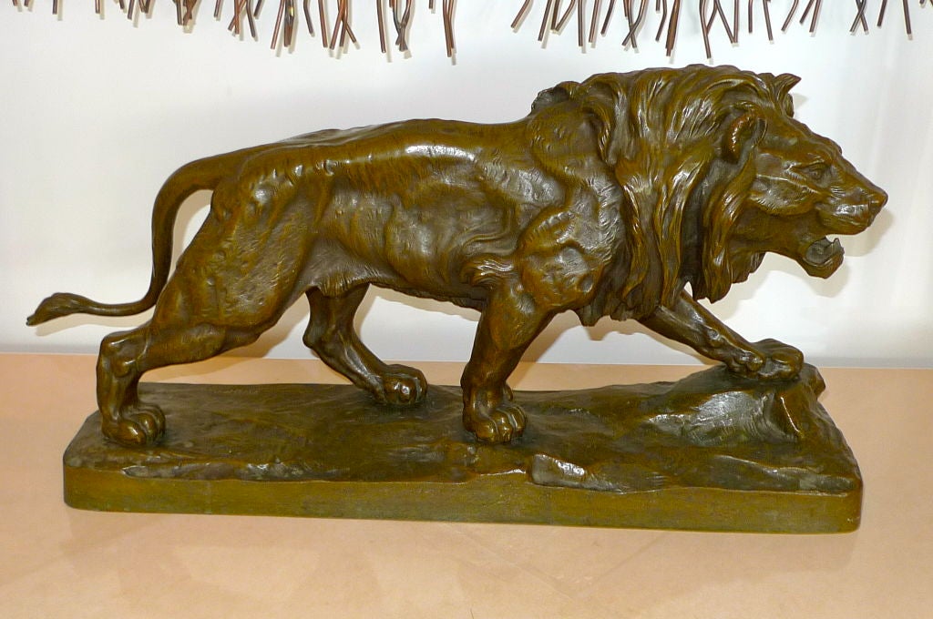 "Lion Marchant":: signé "P. Thomas":: Bronze