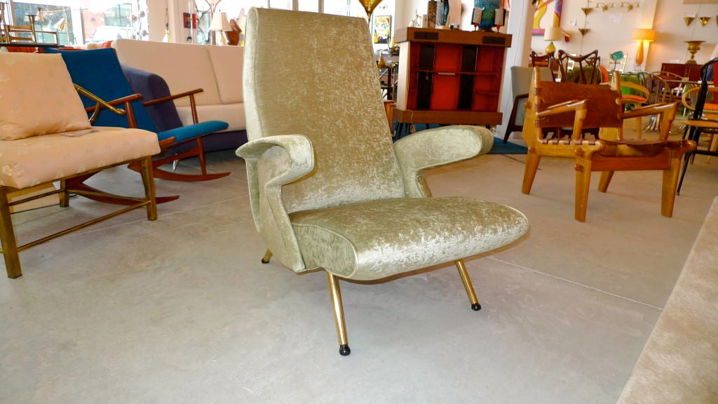 Sculptural Italian Lounge Chair In Excellent Condition In Hanover, MA