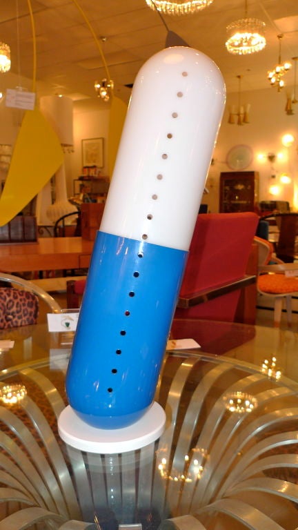 CESARE CASATI & EMANUELE PONZI Blue PILLOLA LAMP designed 1968, for Ponteur.  Rare and out of production. Pill has a weighted base which enables it to stand on its pedestal either upright or leaning to varying degrees.<br />
<br />
The original
