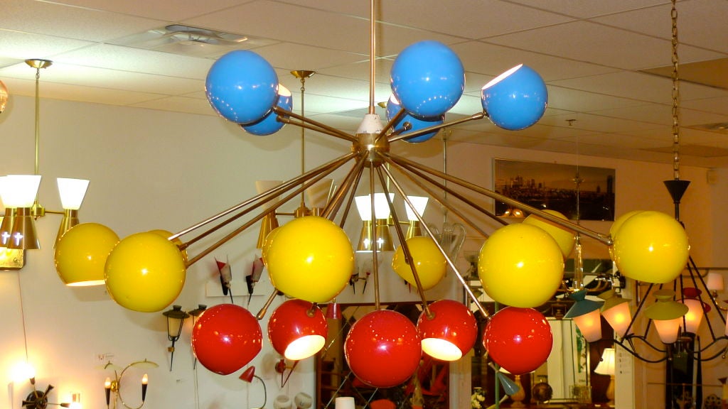 PRICE DISCOUNTED FOR 1STDIBS SATURDAY SALE – ONE WEEK ONLY. NO ADDITIONAL DISCOUNTS, NO HOLDS. ITEM WILL BE RETURNED TO REGULAR PRICING AFTER 7 DAYS.<br />
<br />
Ode to Joy! A vintage late 1950's three tier Italian Sputnik chandelier with a total