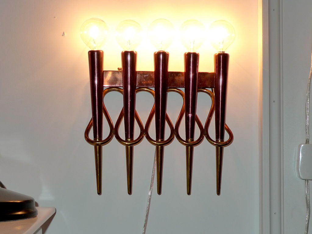 Mid-Century Modern Paire d'appliques en cuivre et laiton d'après Giò Ponti & Tomaso Buzzi en vente