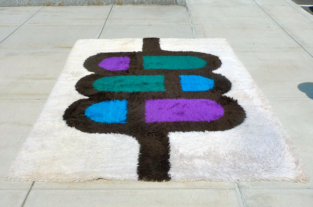 Mod shag Rya rug designed by Ib Antoni (1929 - 1973) for Egetaepper, Denmark.<br />
<br />
Title of this design is 