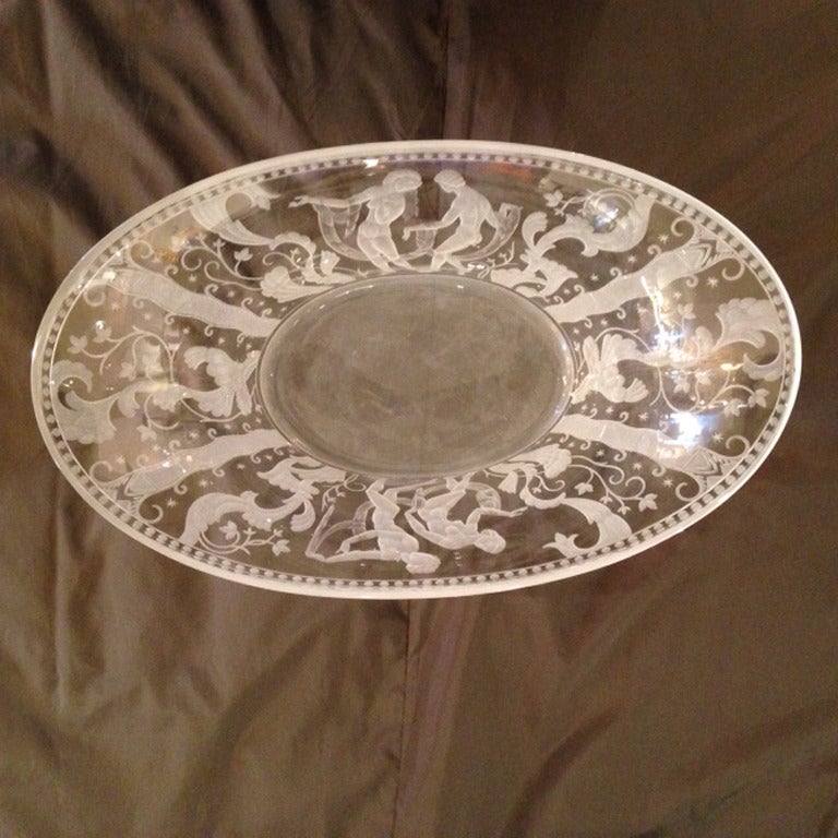 Rare,Ingraved Crystal Glass by the Swedish Glass manufactory Maison ORREFORS .
Crystal Glass Center piece bowl and under Crystal Glass plate ingraved by The Artist Simon Gate for Maison ORREFORS.
One exemplar of his work is displayed at the