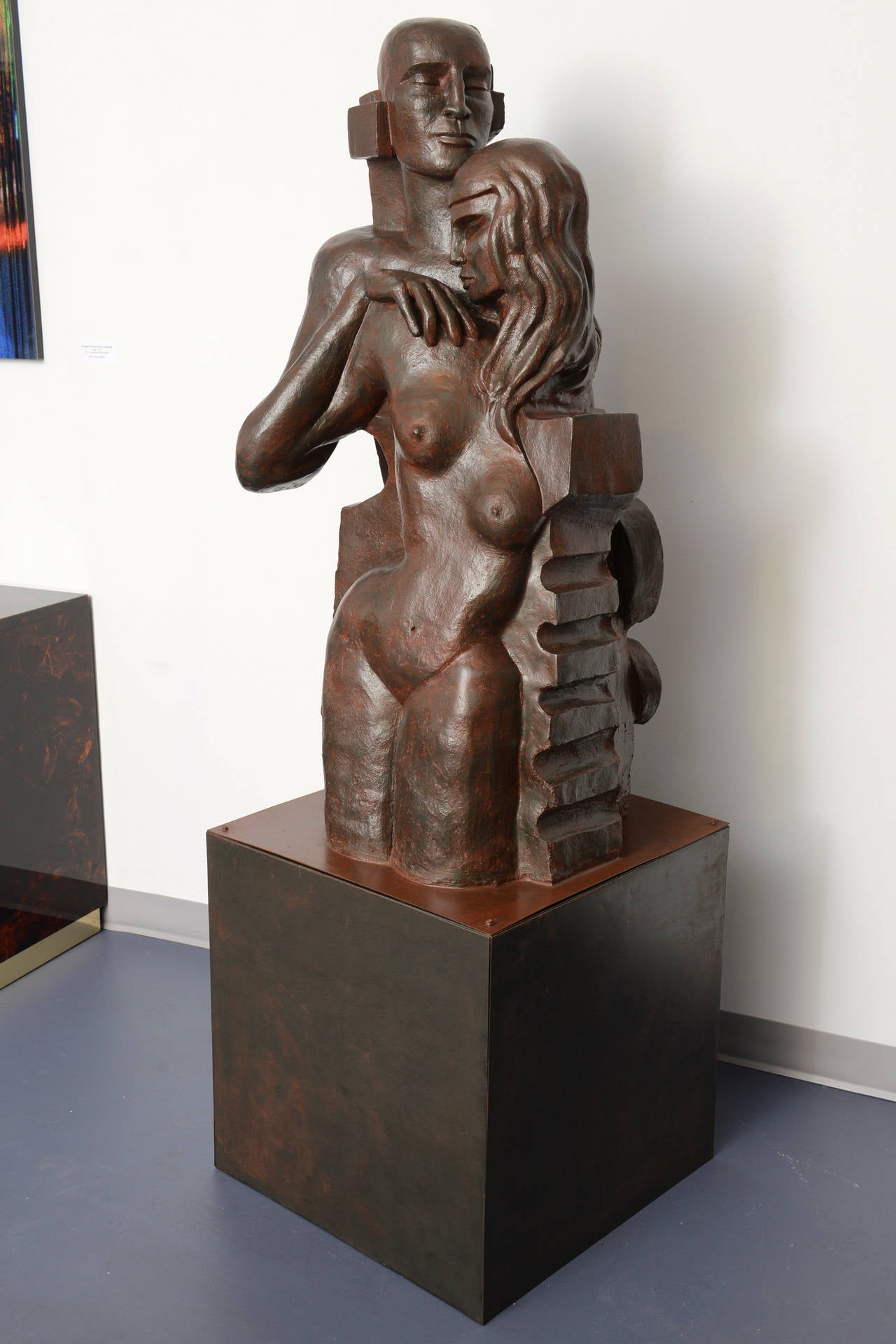 Man is the protection of women and children. The woman comes into its own strength, motherhood, procreation of humankind.
MARIKO Contemporary French Sculptor .
Merge the two characters through the arm which may belong to the man or woman according