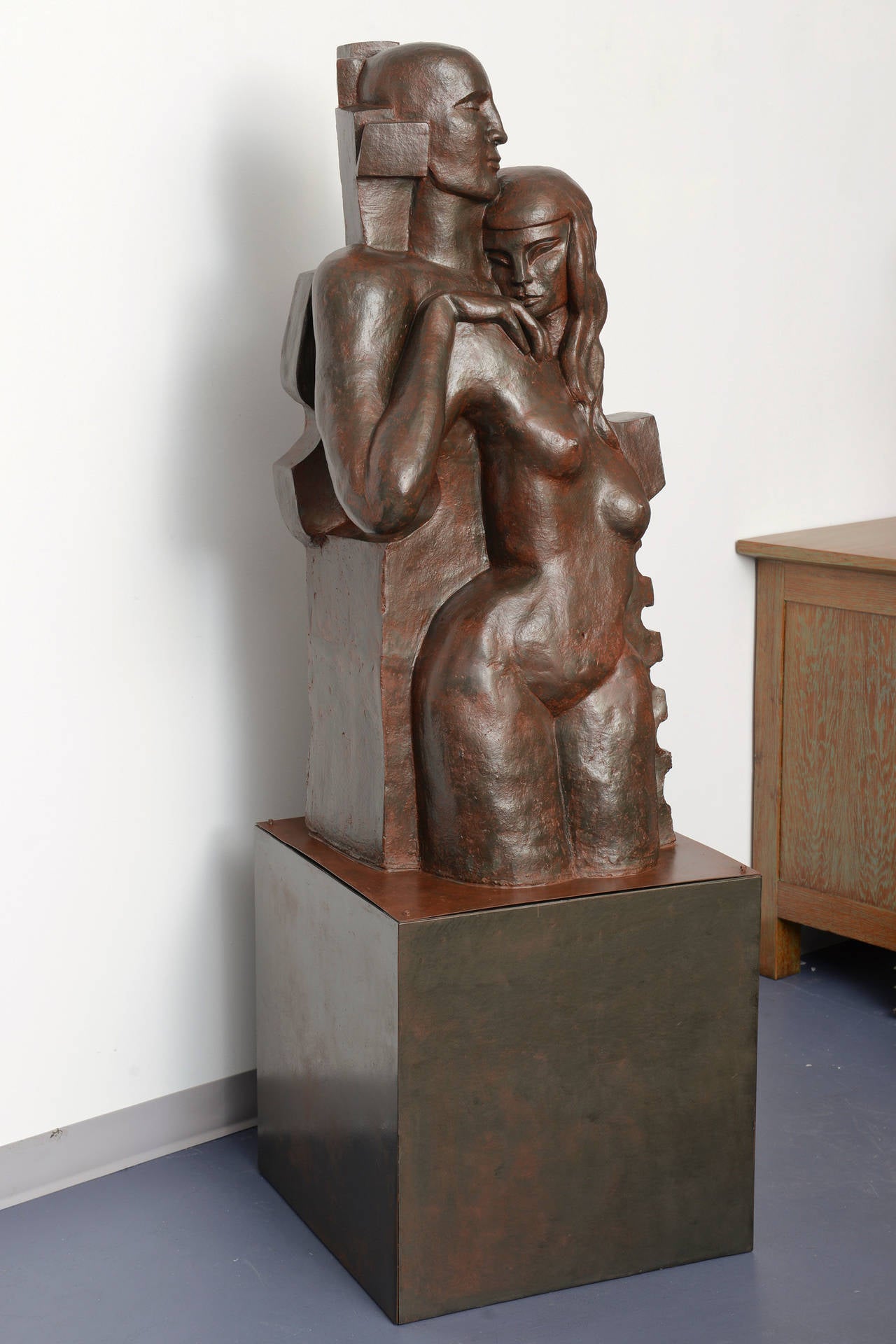 Zeitgenössisches Kunstwerk MARIKO „Couple“ Sandstein-Skulptur im kubistischen Stil (Moderne) im Angebot