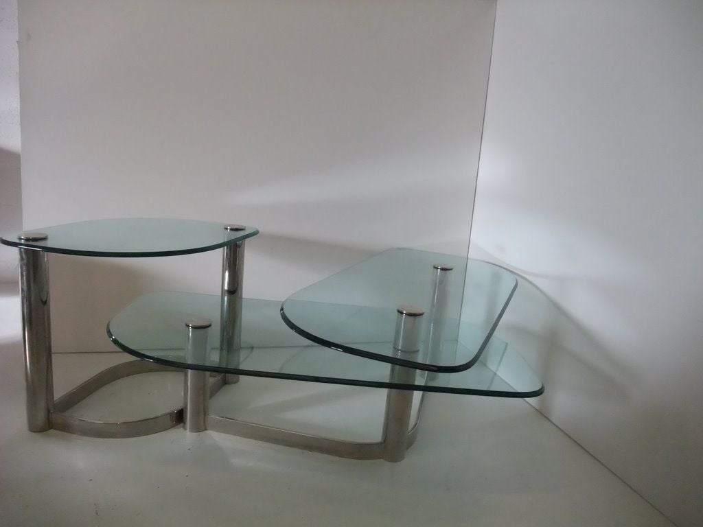 Coffee Table 3 Levels In Excellent Condition In Miami, FL