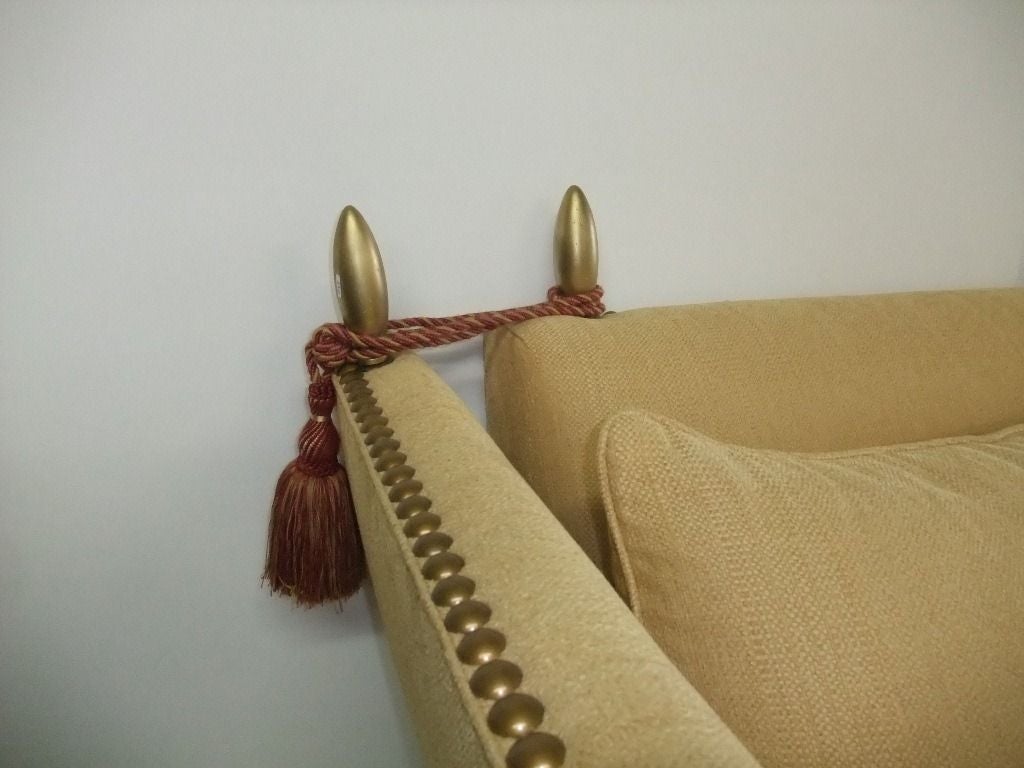 Tissu jaune élégant et confortable pour canapé Bon état - En vente à Miami, FL