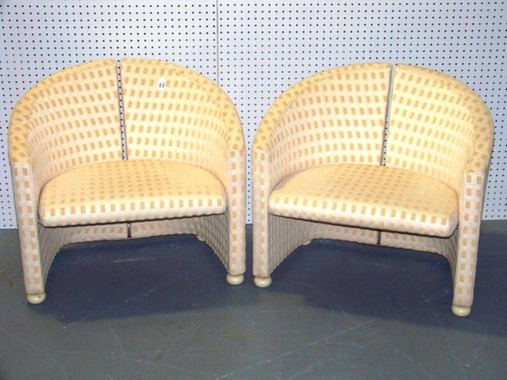 Mid-Century Modern, Italian design, very typical creation by Saporiti, very interesting design, easy to include in any interiors, comfortable and not too voluminous.
Good condition.