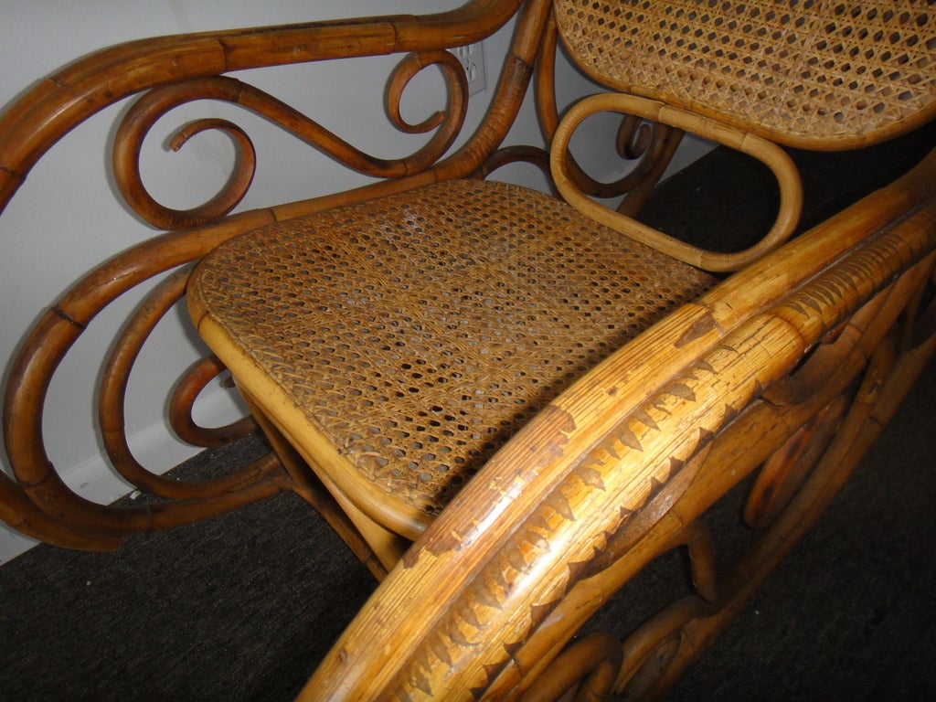 Mid-Century  Erwähnungsstücke  Rocking Chair im Thonet-Stil (amerikanisch) im Angebot