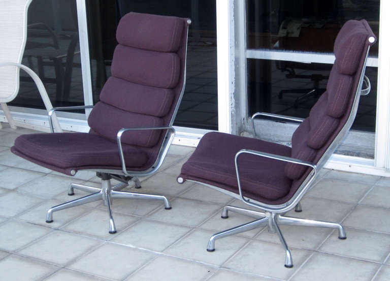 American Mid-Century Pair of Armchairs Designed by Eames for Herman Miller