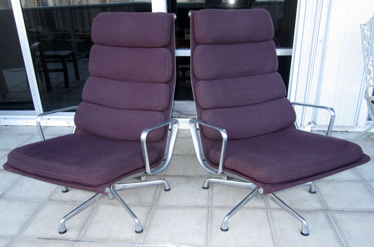 Pair of Mid-Century Modern soft pad management lounge chairs from the Aluminium Group collection designed by Charles & Ray Eames and made by Herman Miller,  original fabric.
Dark purple fabric with aluminium base and swivel/tilt mechanism.