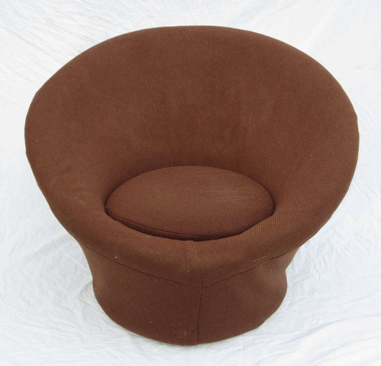 Mushroom lounge chair by Pierre Paulin for Artifort with the original colored elastic fabric. 
The chair is in  good condition considering the age of the foam and fabric, but the foam is not as soft as it used to be. No stains.