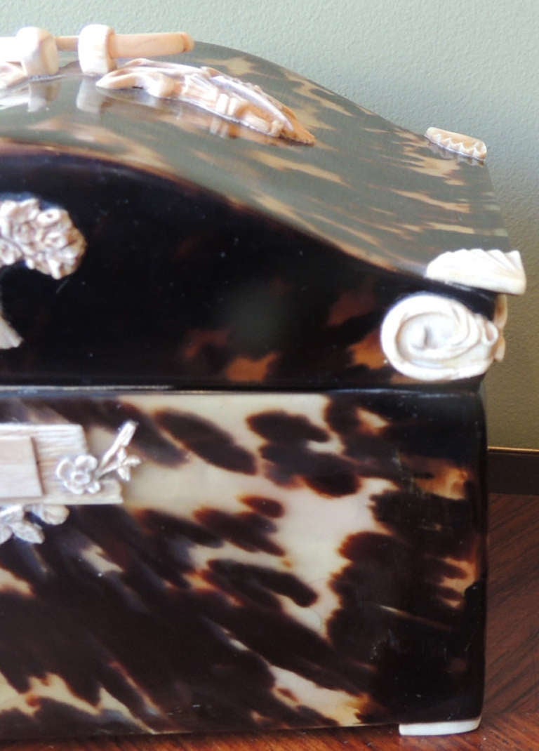Tortoise Shell Jewelry Box with Ivory Detailing In Excellent Condition In Charleston, SC
