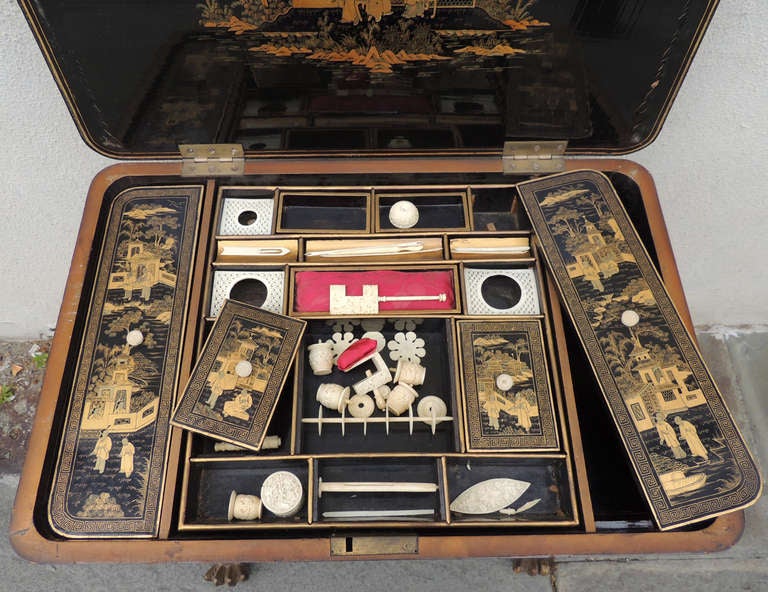 Chinese 1830s Lacquered Sewing Table 3
