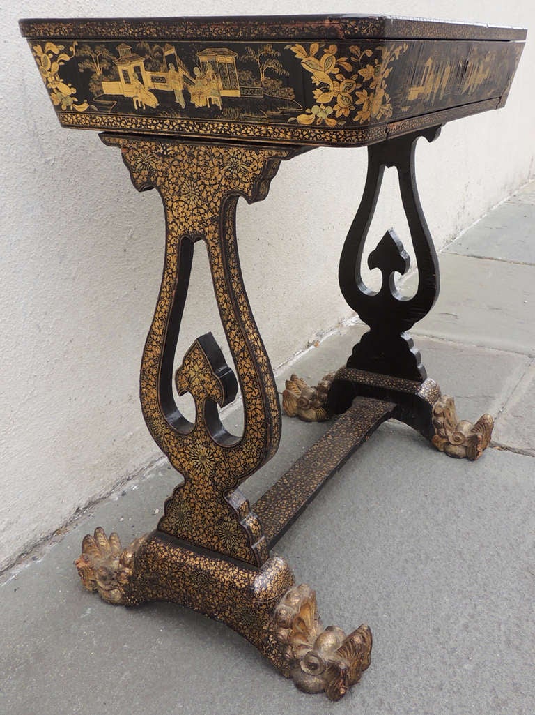 Chinese 1830s Lacquered Sewing Table In Good Condition In Charleston, SC