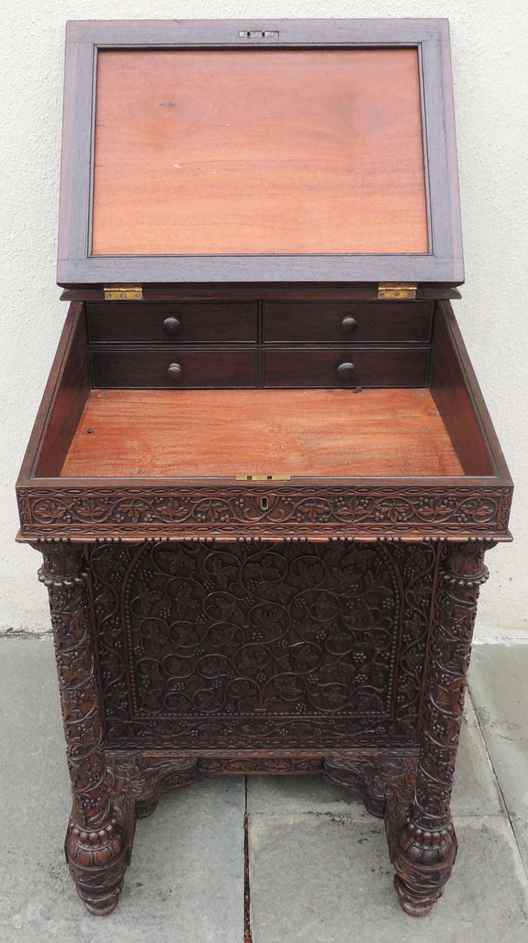 Anglo-Indian 1820s Rosewood Davenport Desk In Excellent Condition In Charleston, SC