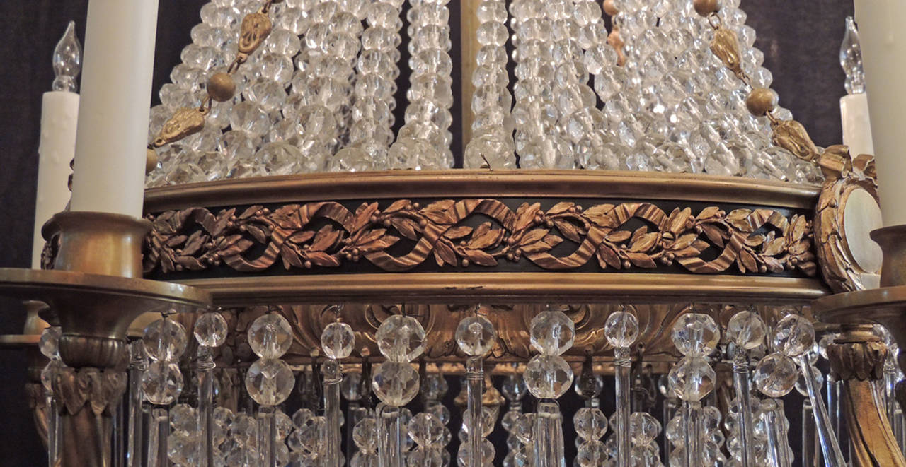 Französischer Kristallkronleuchter im Empire-Stil des frühen 20. Jahrhunderts im Zustand „Hervorragend“ in Charleston, SC