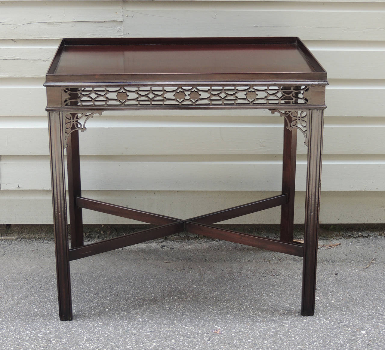 Early 19th C English Chinese Chippendale Style Mahogany Tea or Silver Table In Good Condition In Charleston, SC