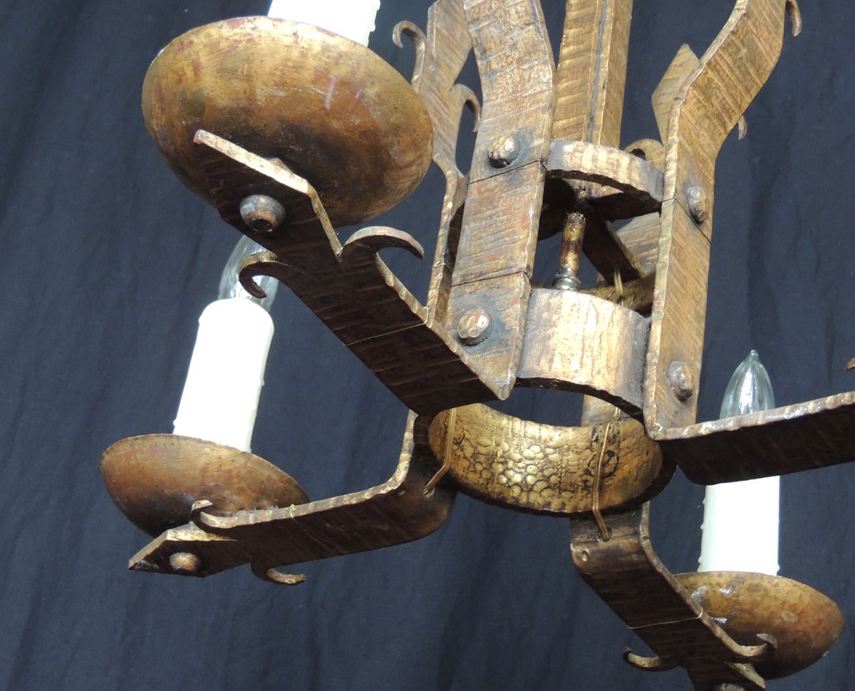 Frühes 20. Jahrhundert Spanischer Eisen-Kronleuchter im Zustand „Gut“ in Charleston, SC