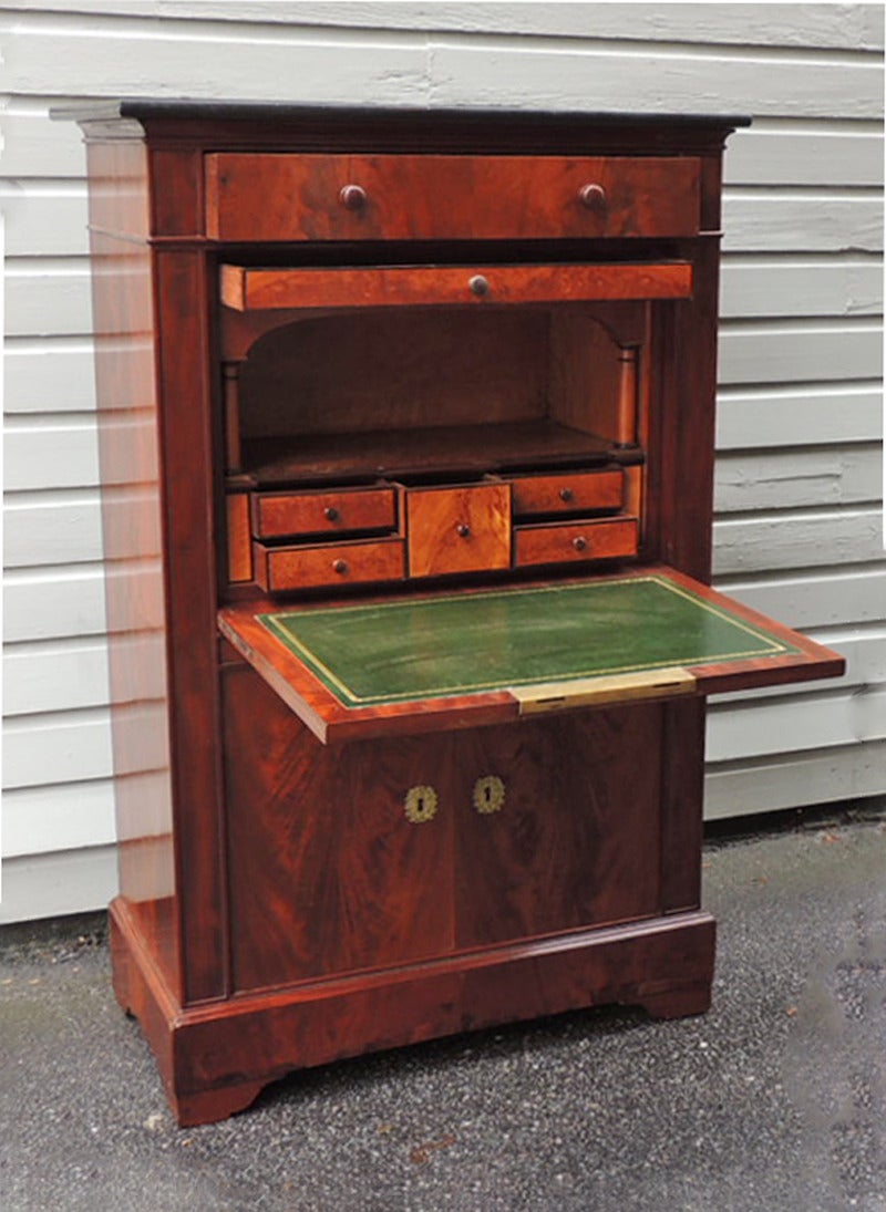 American Early 19th Century New York Mahogany Secrétaire à Abattant with Tulipwood