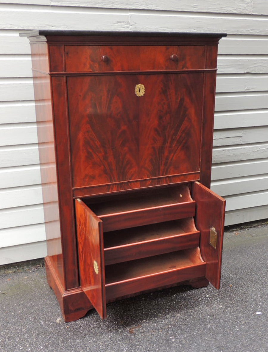 Leather Early 19th Century New York Mahogany Secrétaire à Abattant with Tulipwood