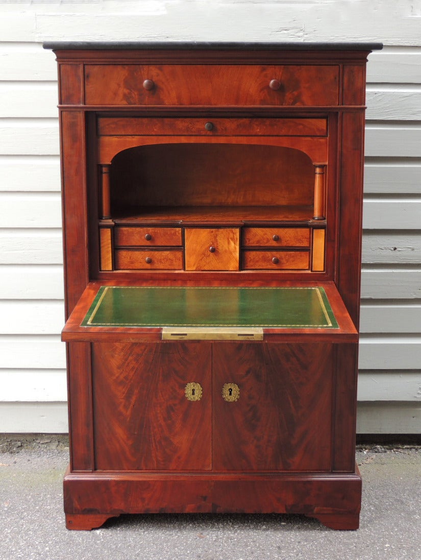 This early 19th century mahogany secrétaire à abattant was made in New York, circa 1810.  The secretary features a top drawer above the fall front desk which, when opened, reveals a leather embossed writing surface with five visible drawers and
