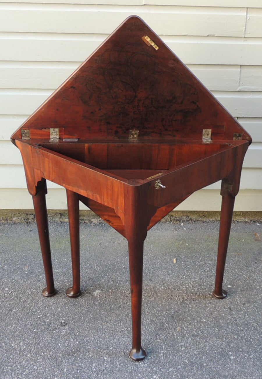 18th C English Mahogany Queen Anne Handkerchief Table In Good Condition In Charleston, SC