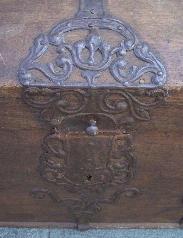 Beautiful 18th century Spanish Chest 1