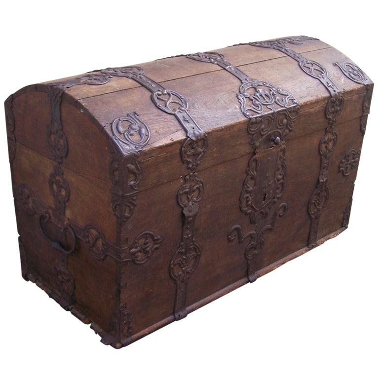 Beautiful 18th century Spanish Chest