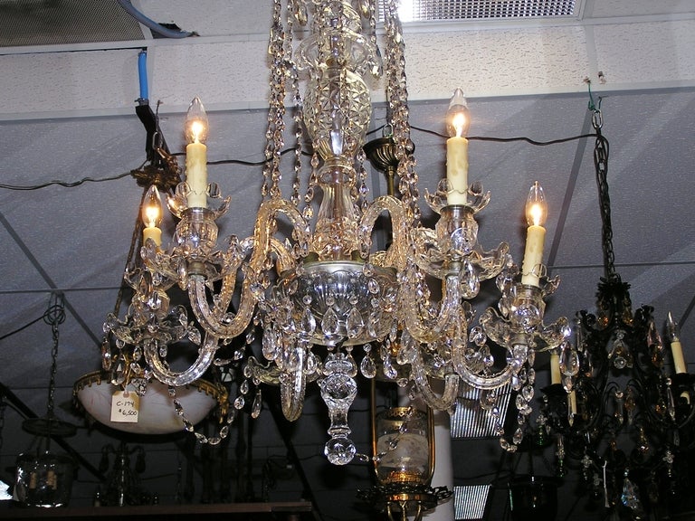 Araña inglesa de cristal de seis luces con columna bulbosa y brazos enrollados, c 1840 Grabado en venta