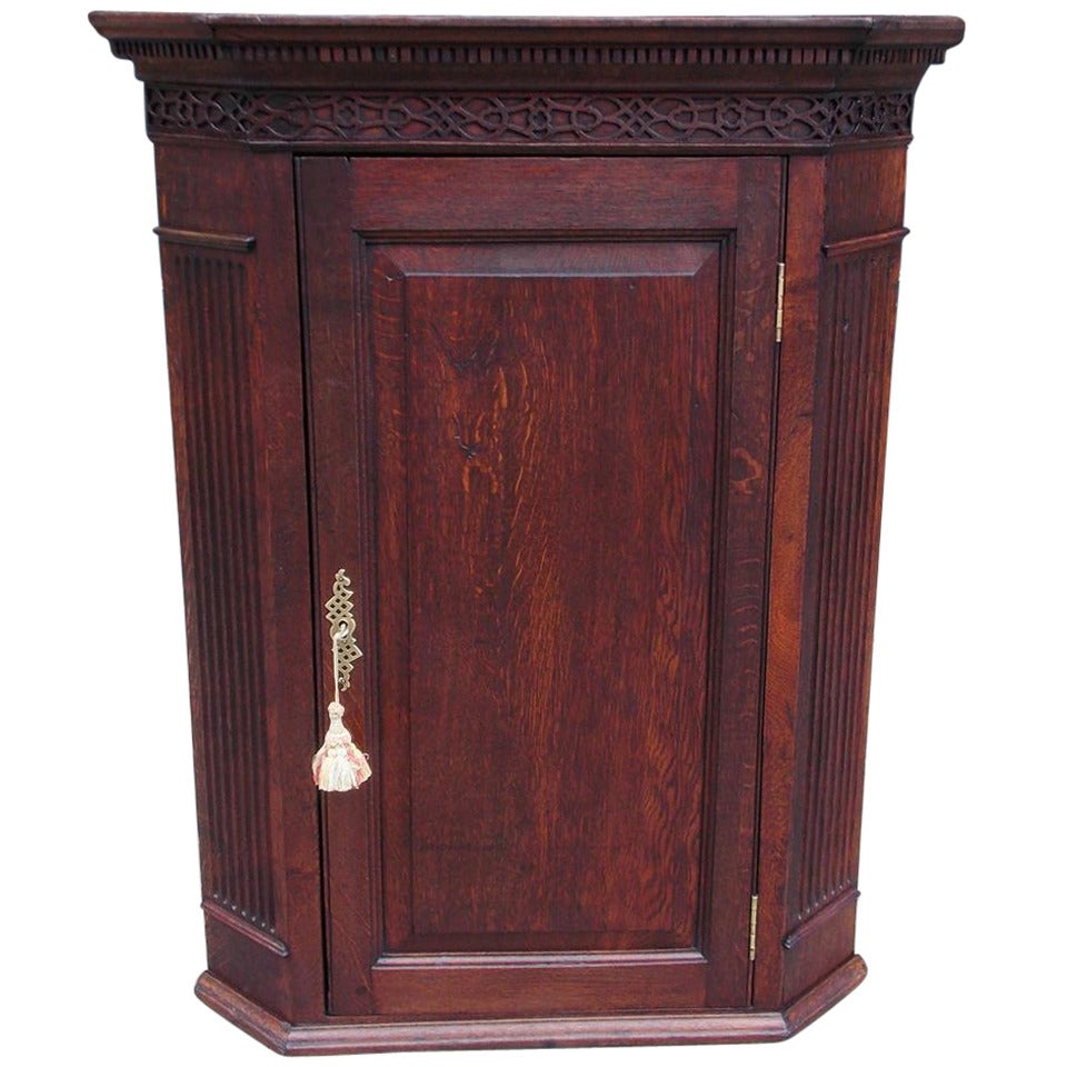 English Oak Hanging Corner Cabinet.  Circa 1780 For Sale