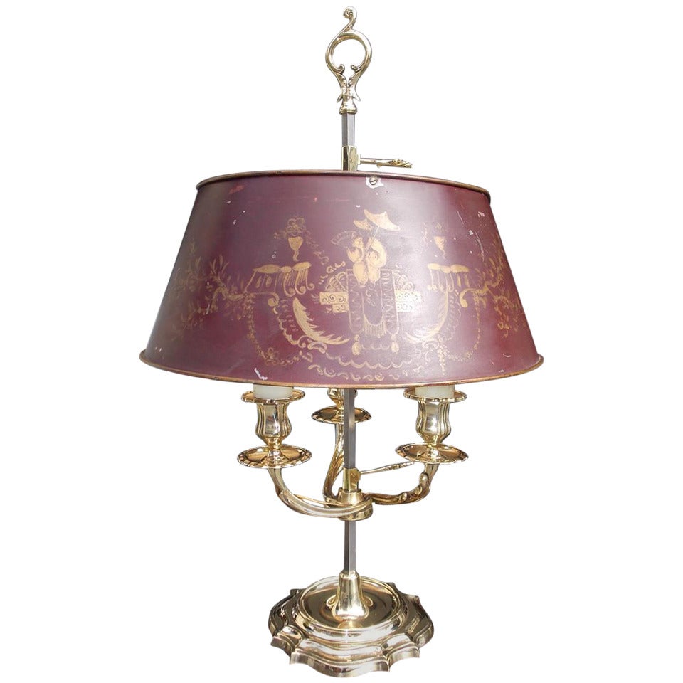 Bouillote-Lampe aus Messing. Die Uhr stammt aus dem Jahr 1810