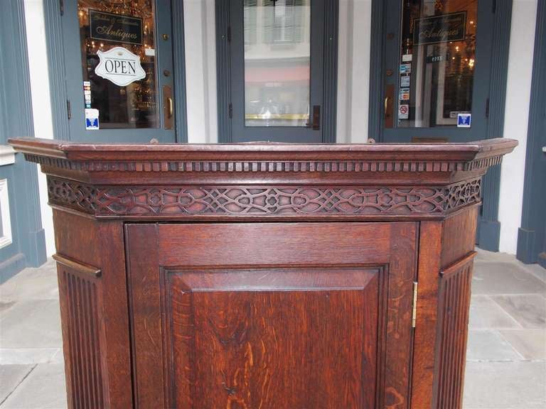 English Oak Hanging Corner Cabinet.  Circa 1780 In Excellent Condition For Sale In Hollywood, SC