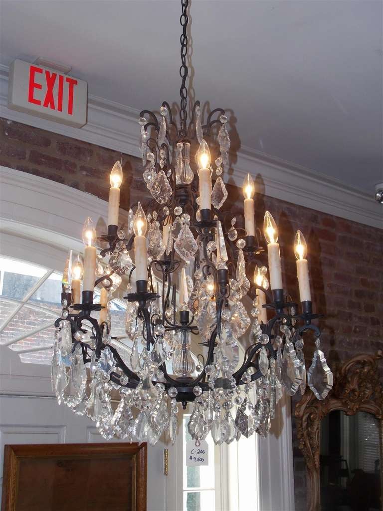 Lampadario a due livelli in bronzo e cristallo.  Circa 1830 In condizioni ottime in vendita a Charleston, SC