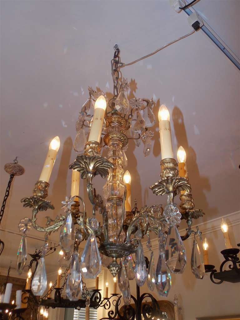 Francese Lampadario francese in bronzo dorato e cristallo. Circa 1820 in vendita