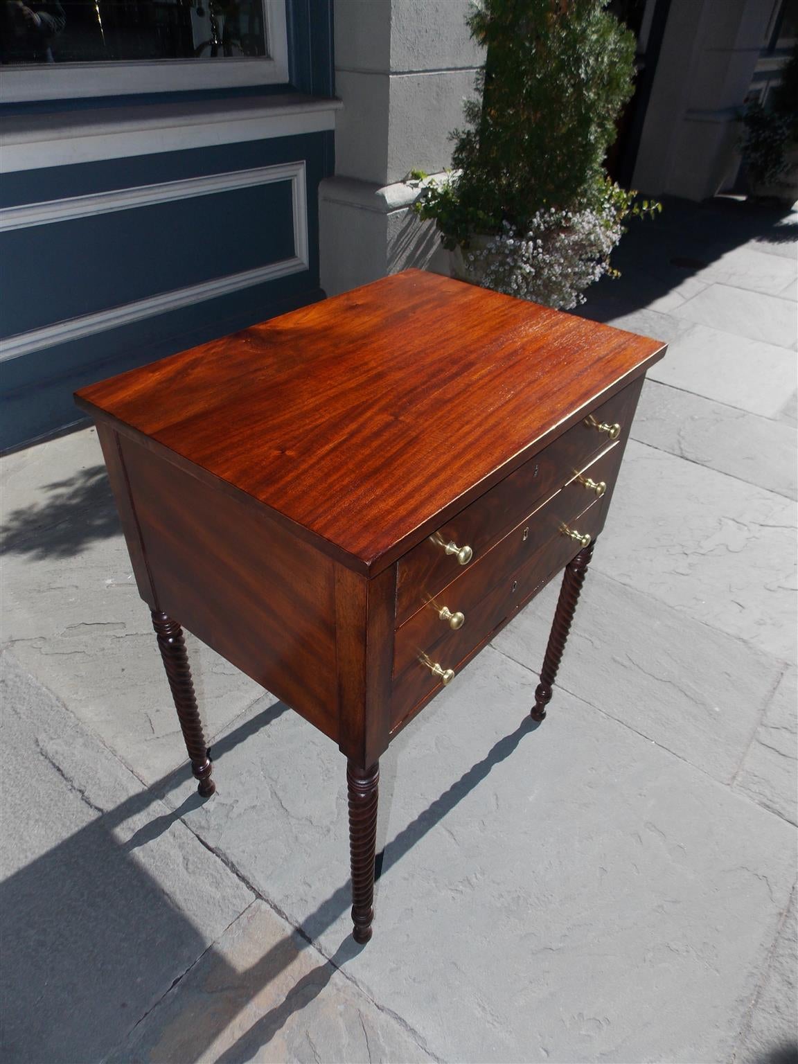 American Sheraton Crotch Mahogany Work / Side Table. Circa 1815 In Excellent Condition In Hollywood, SC