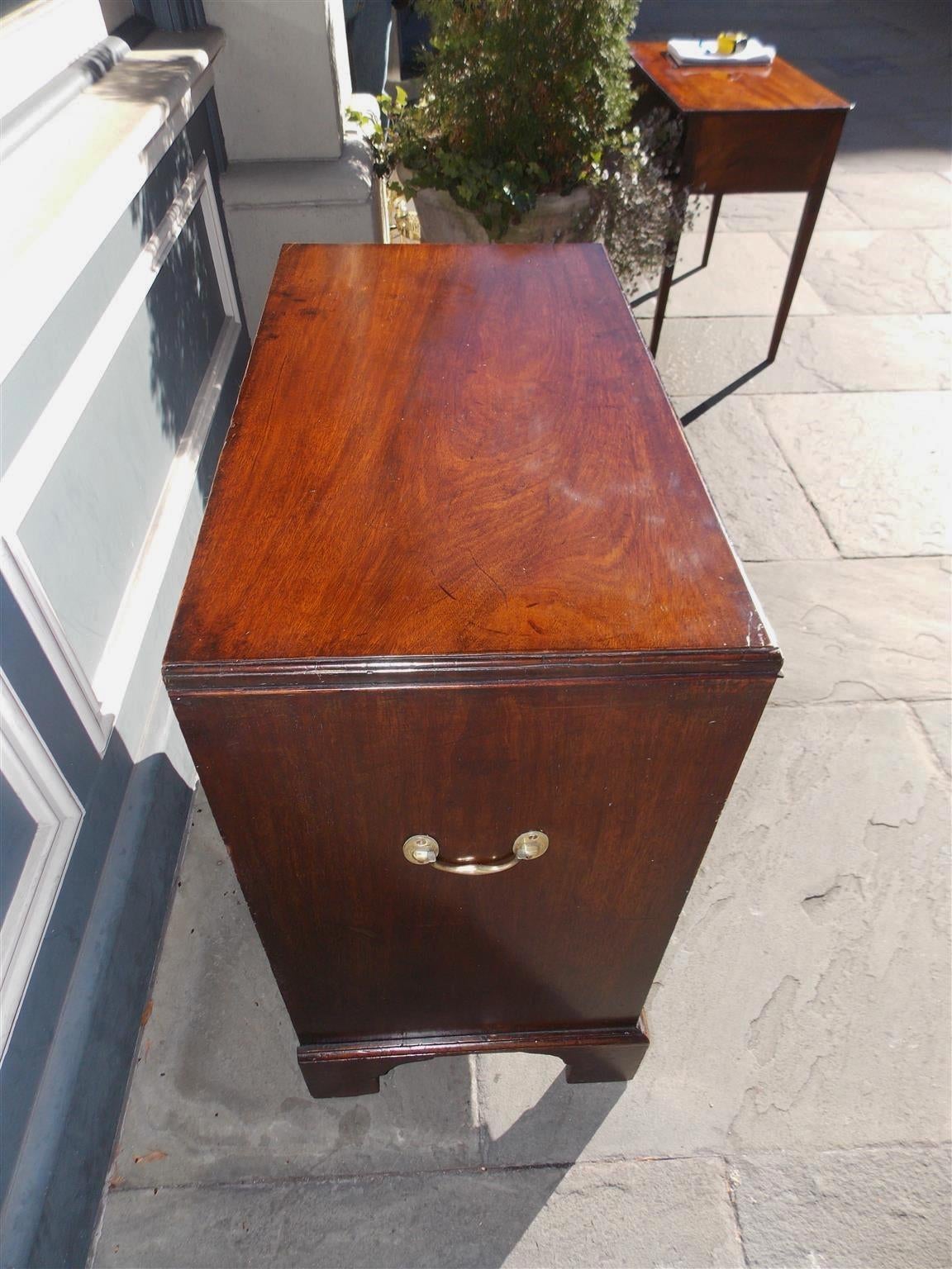 English Chippendale Mahogany Bachelors Chest, Circa 1760 In Excellent Condition In Hollywood, SC