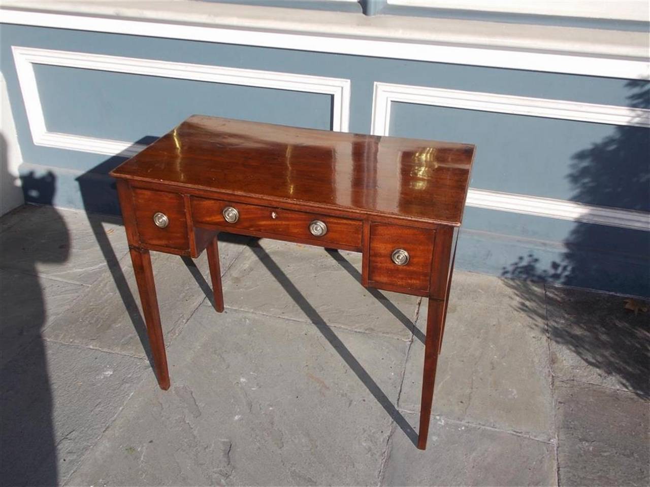 English Hepplewhite Mahogany Three Drawer Writing Table.  Circa 1790 In Excellent Condition For Sale In Charleston, SC