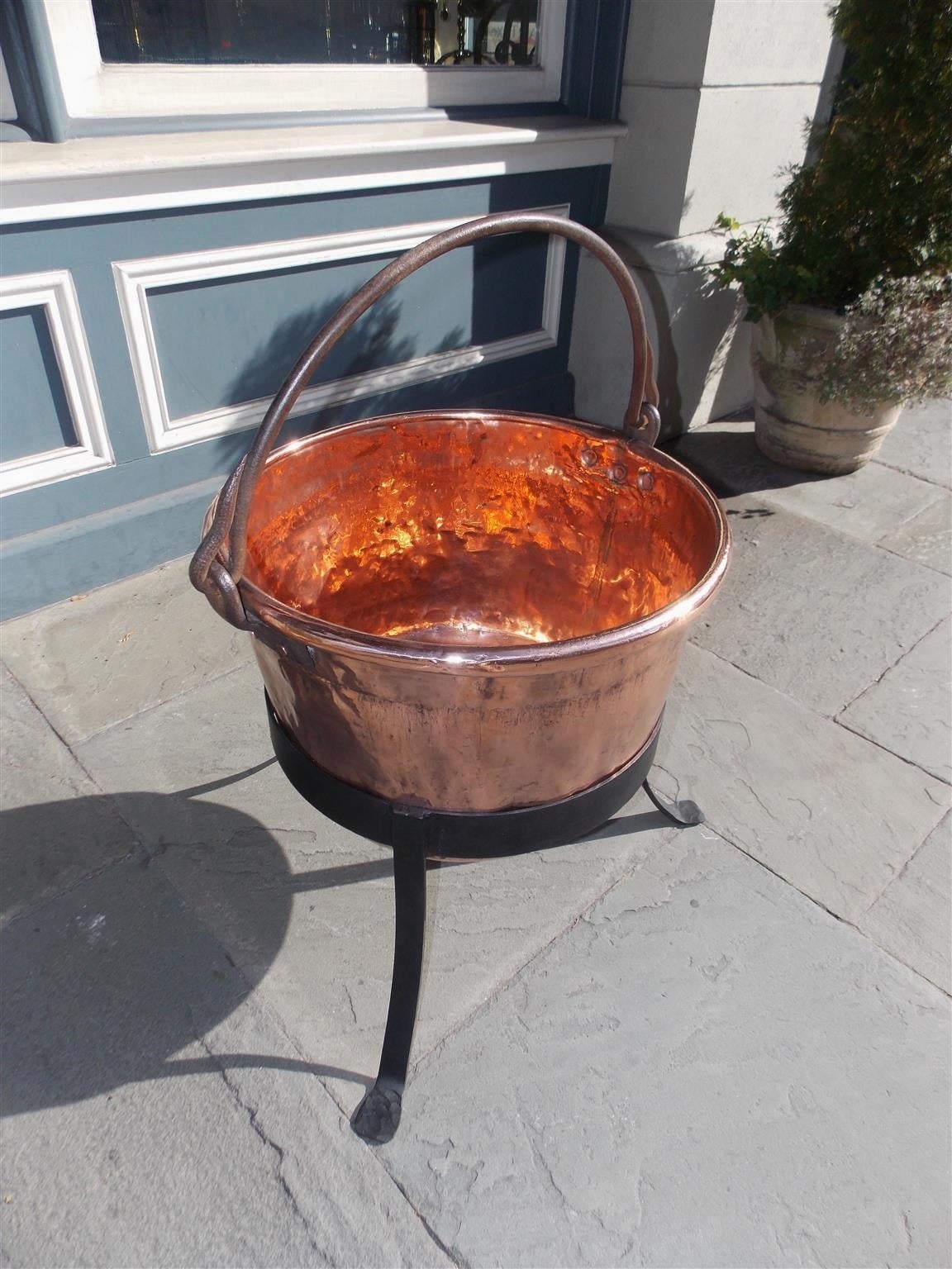 American Copper and Wrought Iron Plantation Cauldron on Stand, Circa 1780 In Excellent Condition In Hollywood, SC