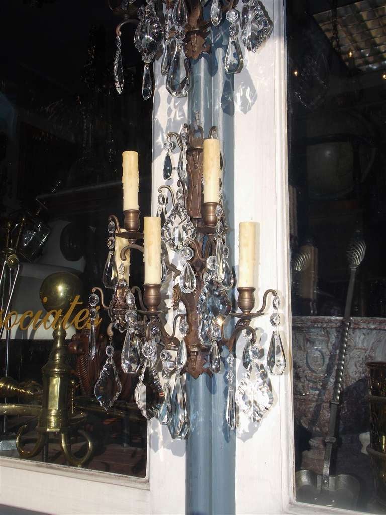 Paire d'Appliques Françaises en Bronze Doré et Cristal.  Circa 1820 1
