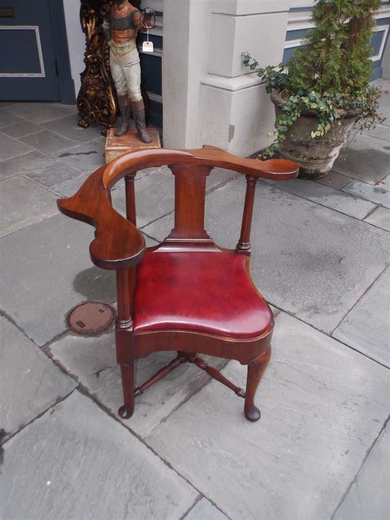English Mahogany Queen Anne Corner Chair.  Circa 1760 In Excellent Condition In Hollywood, SC