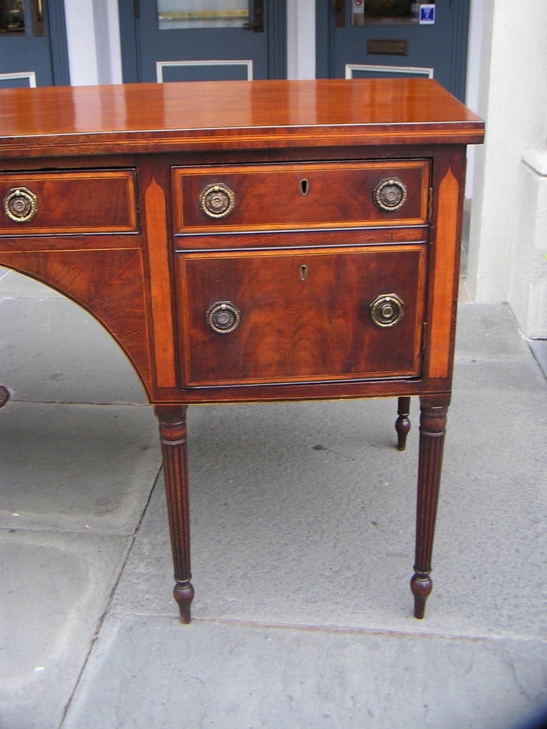 English Regency Mahogany Bow Front Satinwood Inlaid Sideboard, Circa 1790 In Excellent Condition For Sale In Hollywood, SC