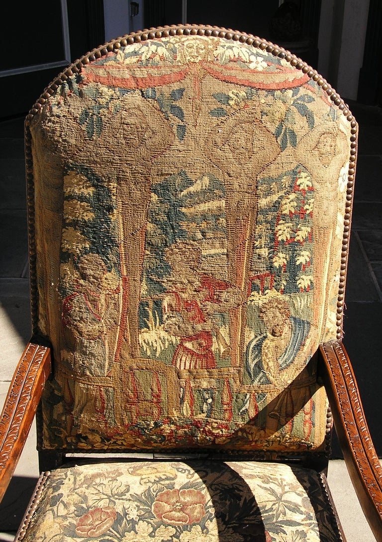 Neoclassico Coppia di poltrone ad ago in noce, XVIII secolo in vendita
