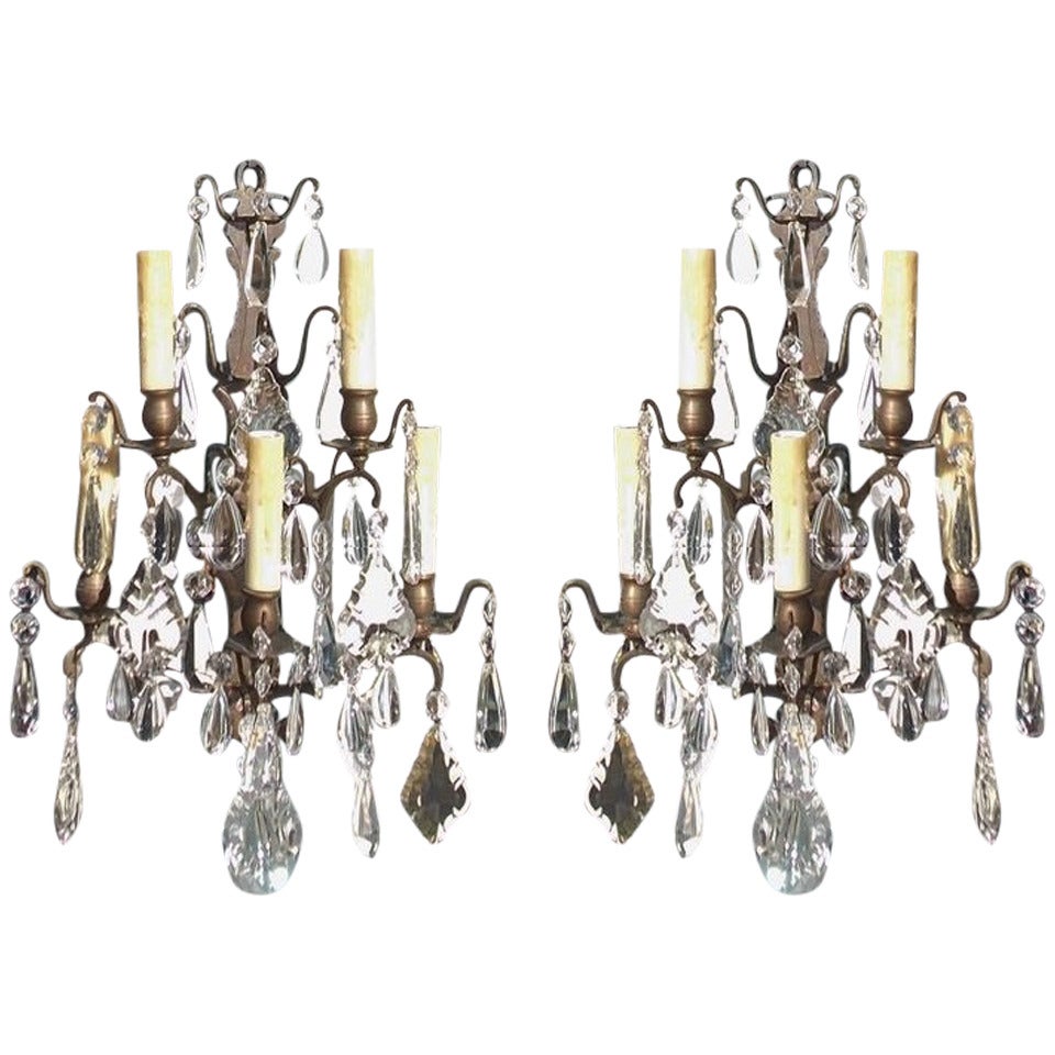 Paire d'Appliques Françaises en Bronze Doré et Cristal.  Circa 1820