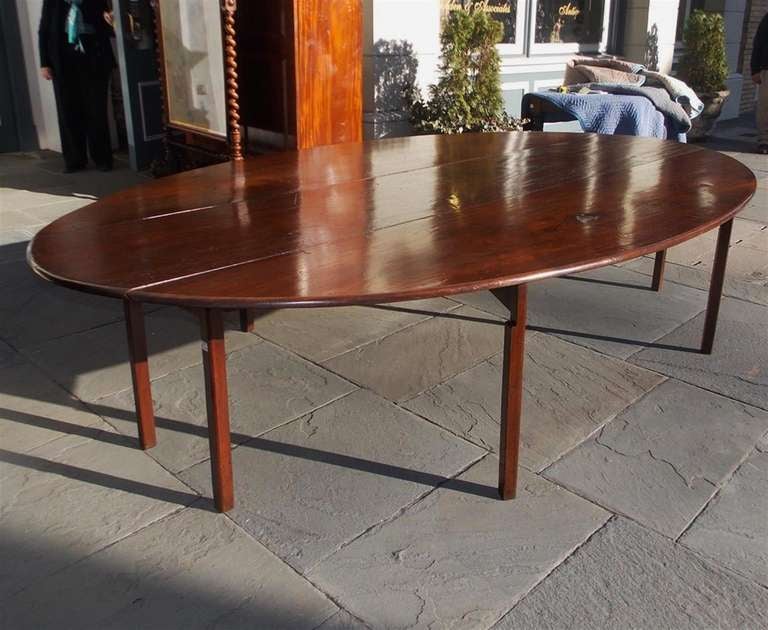 A Rare Irish Chippendale Mahogany Oval Wake Table.  Circa 1760-80 In Excellent Condition In Hollywood, SC