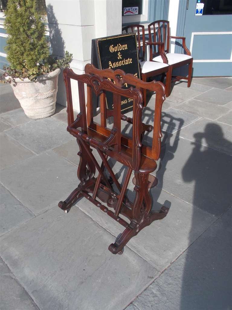 American Walnut Portfolio Stand. Circa 1850 In Excellent Condition For Sale In Hollywood, SC