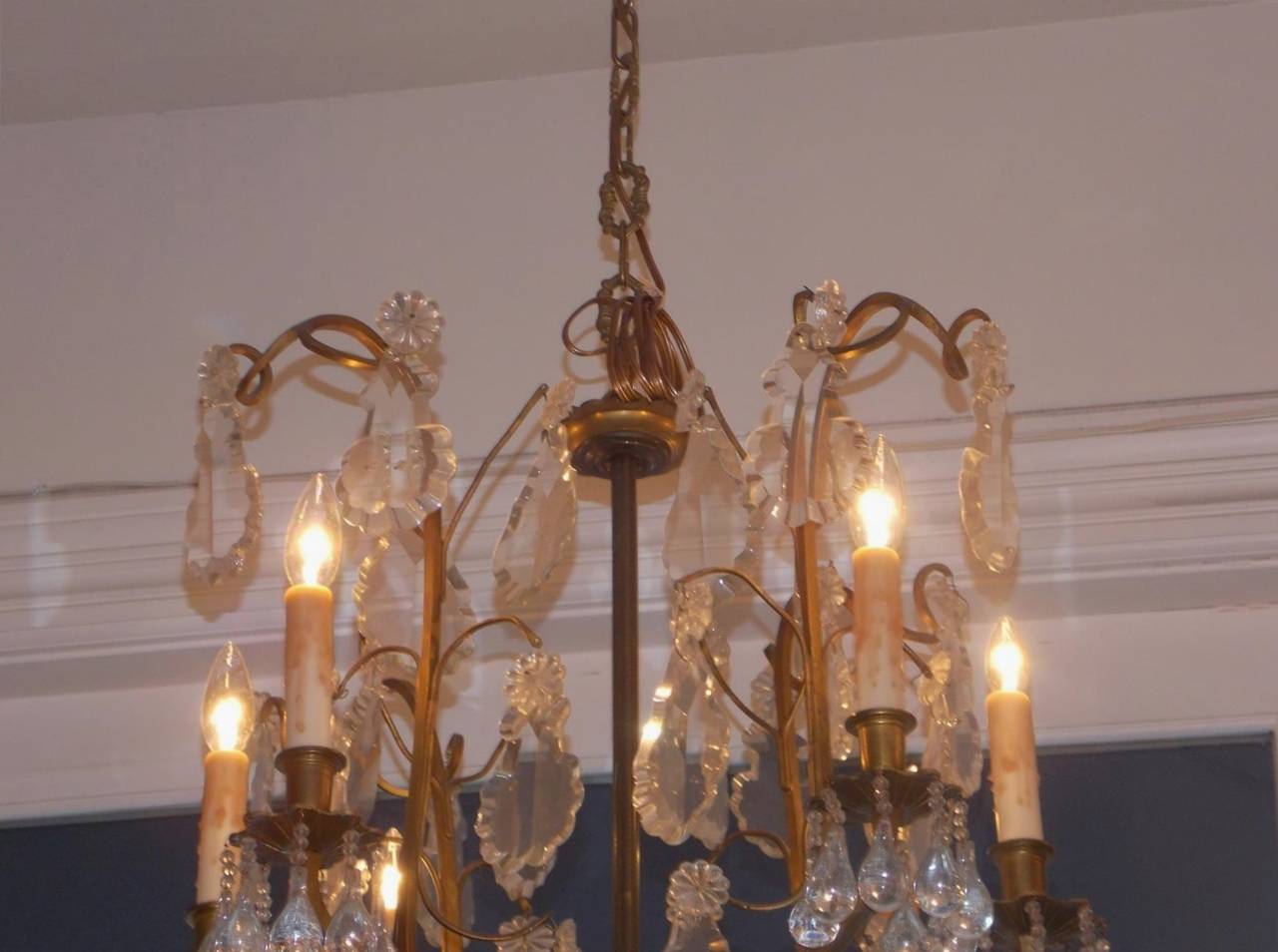 French Gilt Bronze and Tear Drop Crystal Chandelier, Circa 1830 In Excellent Condition For Sale In Hollywood, SC