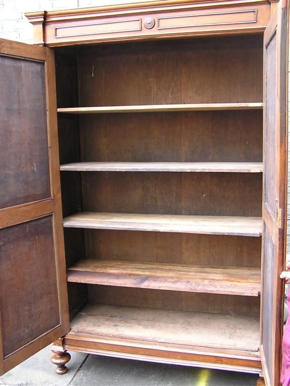 Early 19th Century American Walnut Hinged Armoire with Arched Doors and Interior Shelving. C. 1810 For Sale